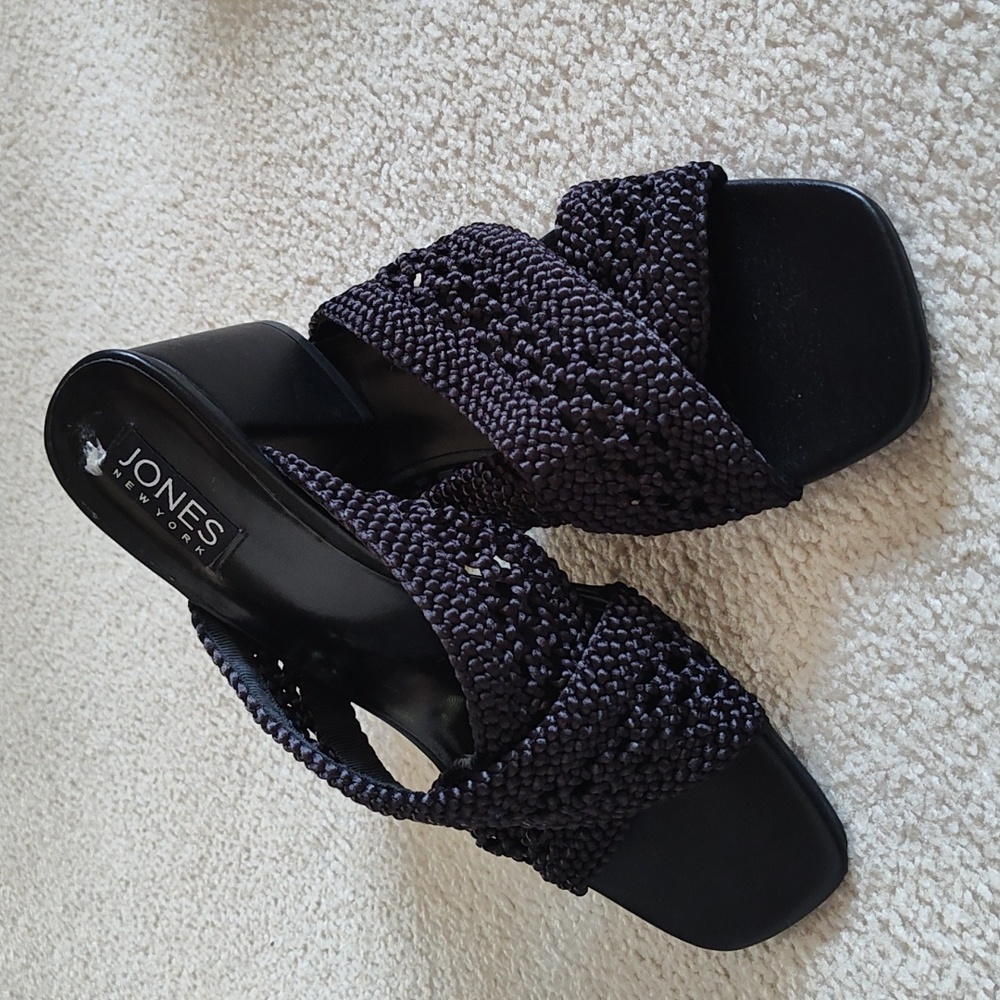 Jones New York black sandals